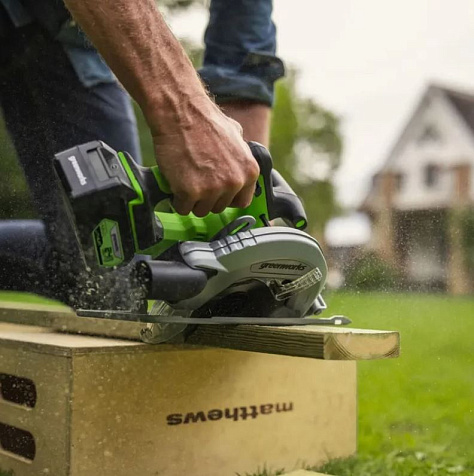 Пила циркулярная Greenworks GD24CSCUB, 24В, Li-ion, АКБ 1х4.0А/ч, 185х20мм, бесщеточная купить в СОМ